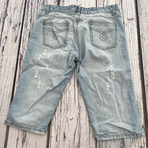 Lazer Jeans Junior Size 9 Distressed Denim Shorts Capri Light Wash Cotton - Picture 2 of 10